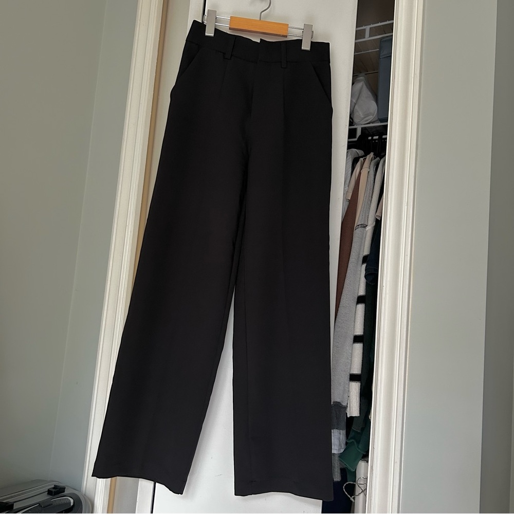 Woman’s Black Wide-Leg Dress Pants